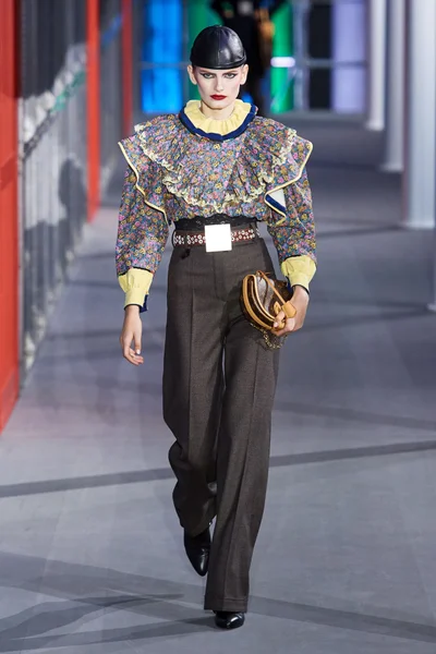 Look 15